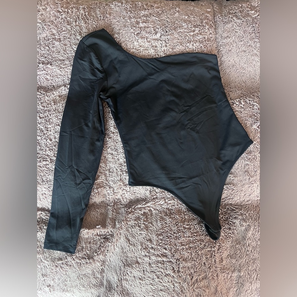 Babaton Contour single arm bodysuit